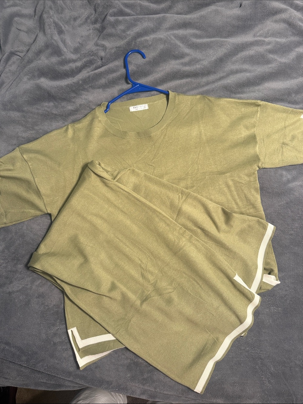 Unbranded Olive Green Women’s Knit Top and Pant Set with Cream Trim
